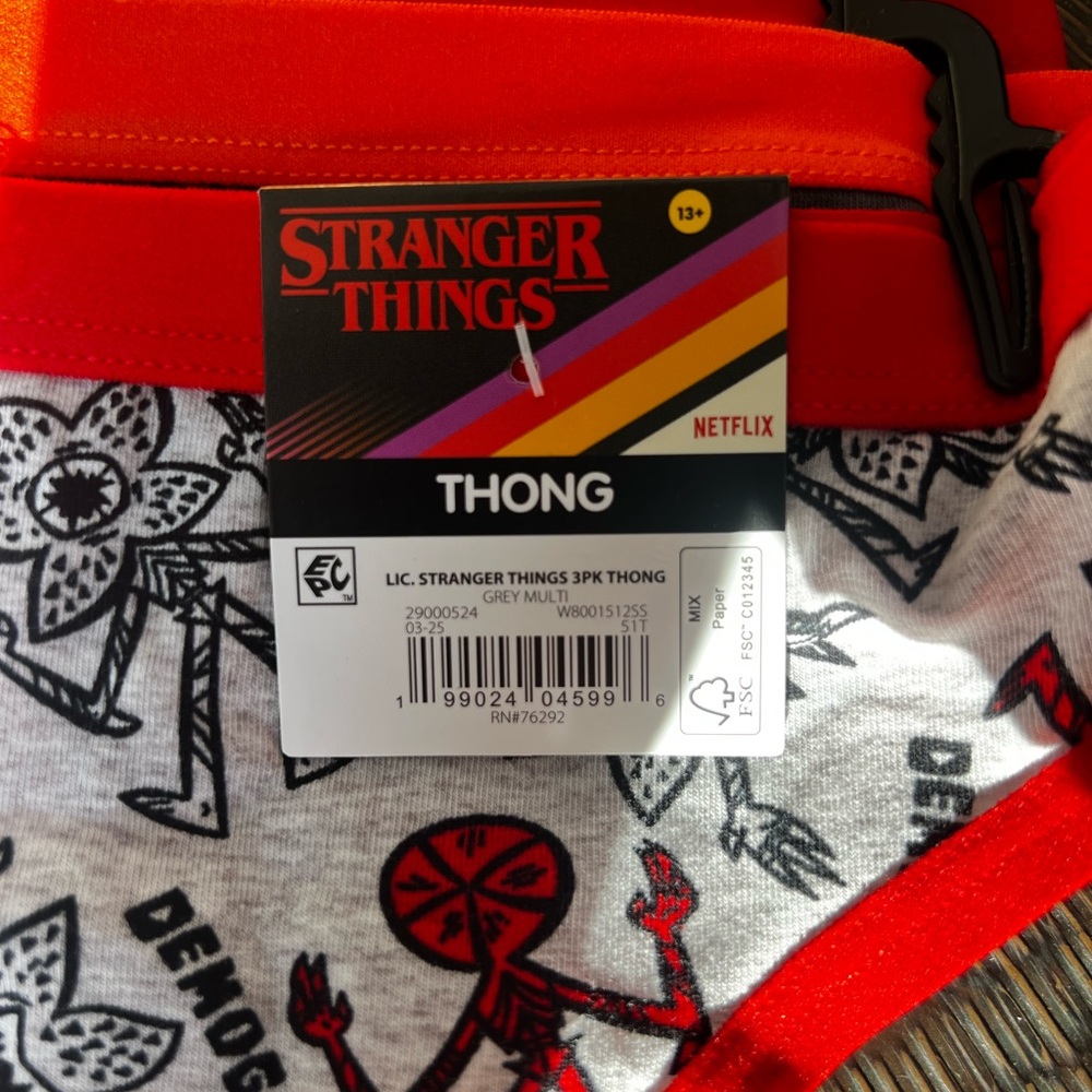 Stranger Things thongs - Picture 4 of 4